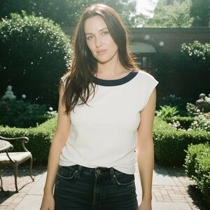 Piazza Sempione White Sleeveless Top w/ Navy Trim – Size 42 (M)